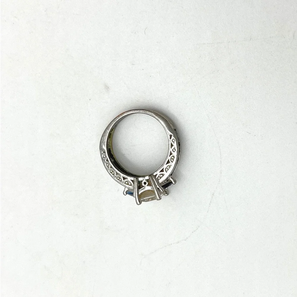 Silver Ring Princess Cut Center Stone Blue‎ Accents Size 6.5 Statement